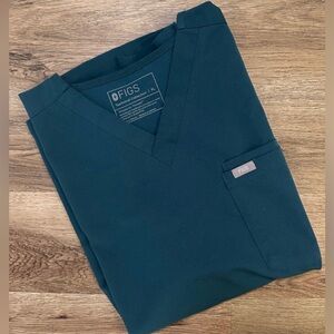 Figs Caribbean Blue Men’s Scrub Top SZ L